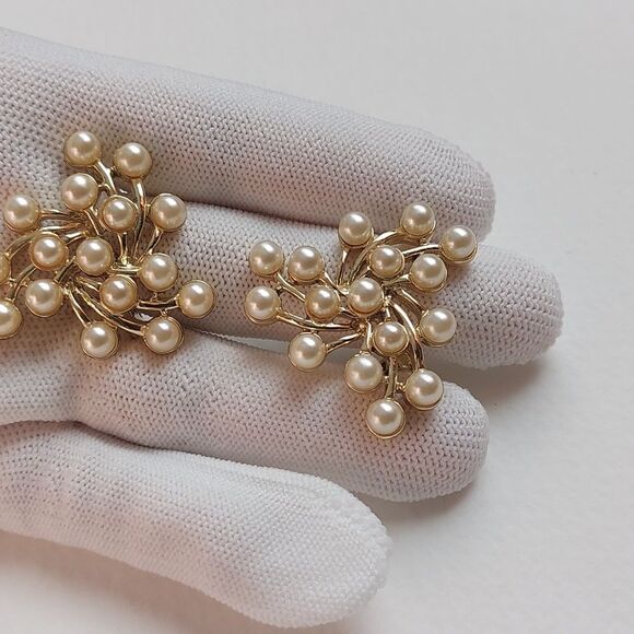 Vintage Emmons Faux Pearl and Gold Tone Clip On Earrings - Picture 3 of 6